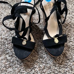 Beautiful shoes size 6.5 good for summer excellent conditions